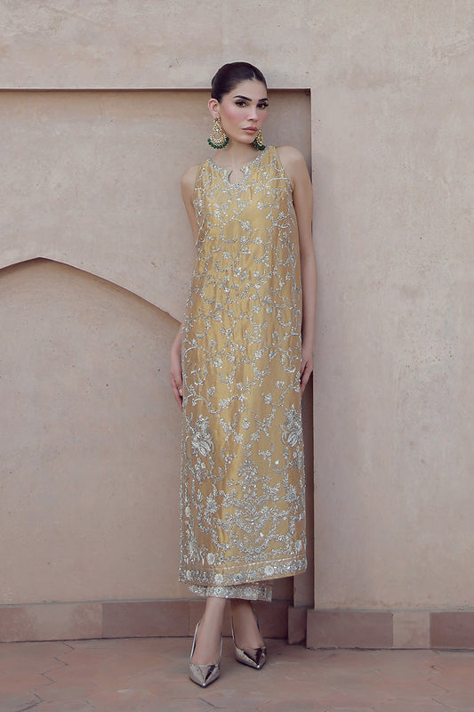 Shamsha Hashwani Aakifah luxury formal ensemble featuring rich fabrics and delicate embroidery with intricate hand embellishments and subtle textures on a flawless silhouette, paired with a coordinating dupatta, perfect for festive celebrations, wedding occasions, and formal events.